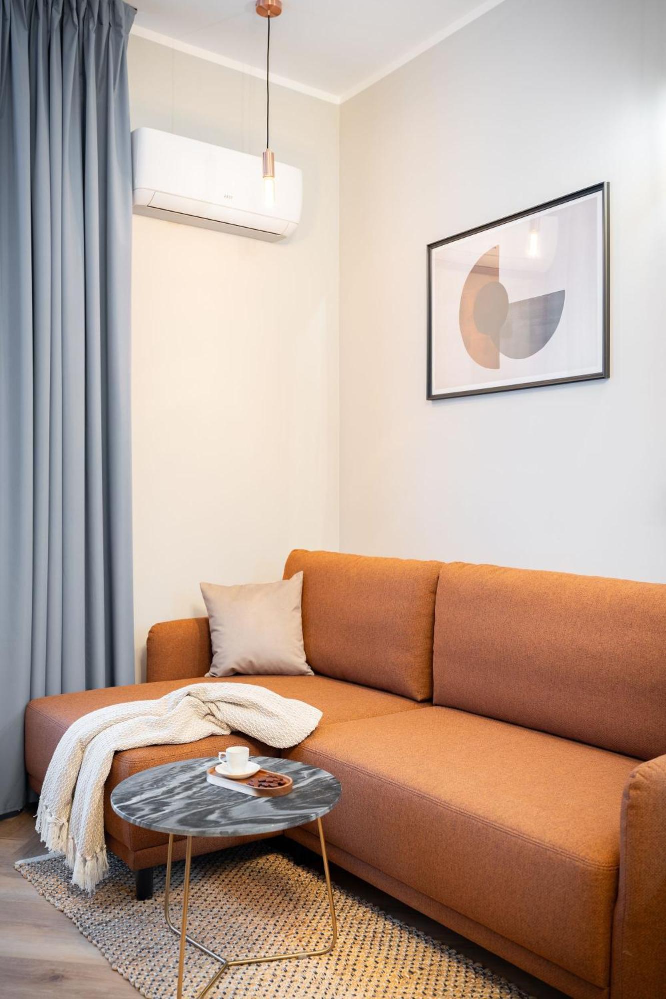 1555 Vi Apartament